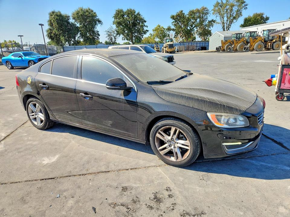 2015 Volvo S60 VIN YV126MFC8F1314444 COPART salvage auction — NORMAL WEAR, Ca - Dis/Dlr/Exp Only Clean Title, sold $200 on 2026-08-17 (photo 4)