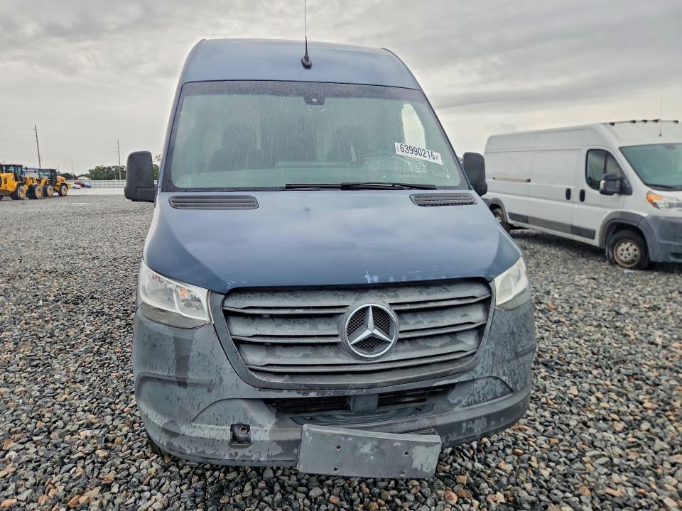 2019 Mercedes-benz Sprinter VIN WD4PF1CD0KP133049 COPART salvage auction — SIDE, Salvage Title, sold $9,100 on 2026-08-24 (photo 5)