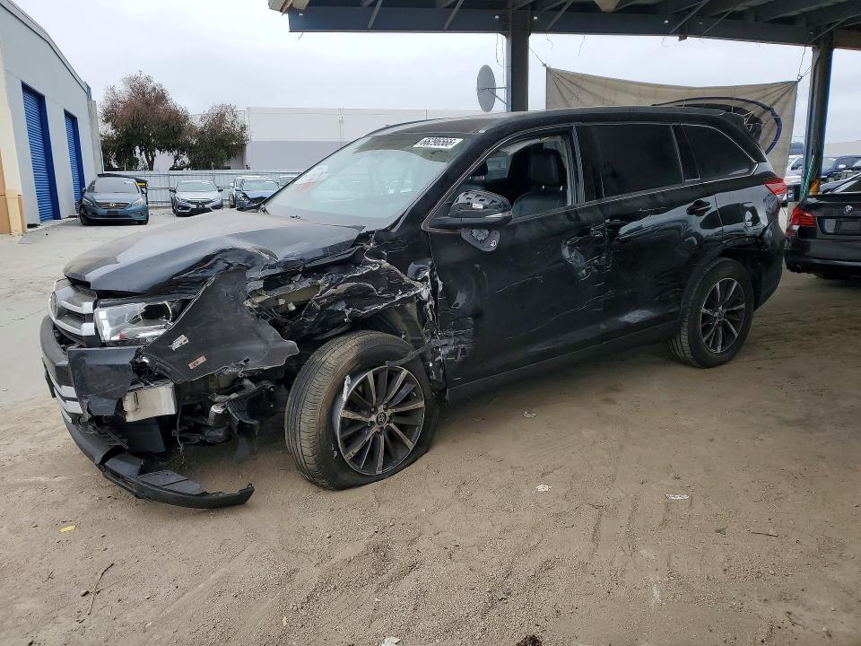 2019 Toyota Highlander VIN 5TDKZRFH6KS345095 — COPART salvage auction photo