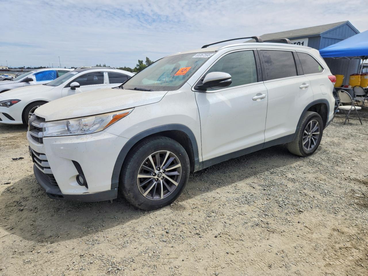 2019 Toyota Highlander VIN 5TDKZRFH0KS307491 — COPART salvage auction photo