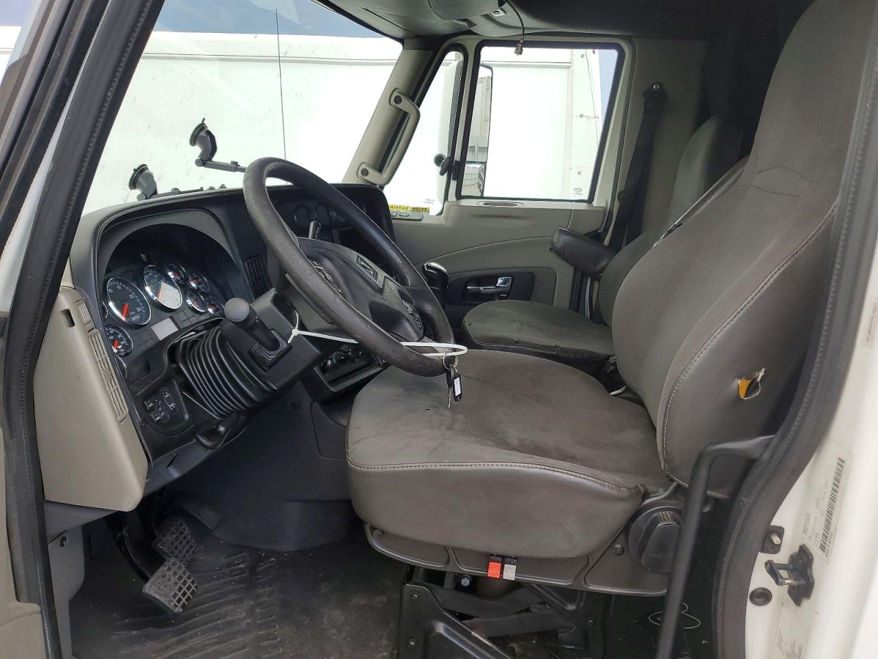 2016 International Lf687 Semi Truck VIN 3HSDJSNR6GN074260 COPART salvage auction — Side, FL - CERTIFICATE OF TITLE (P), sold $1,000 on 2026-09-11 (photo 7)