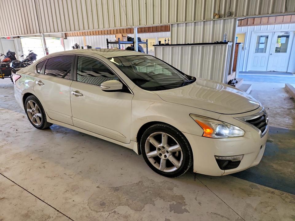 2013 Nissan Altima VIN 1N4BL3AP1DN426937 COPART salvage auction — MINOR DENT/SCRATCHES, MS - CERTIFICATE OF TITLE, sold $1,400 on 2026-09-15 (photo 4)