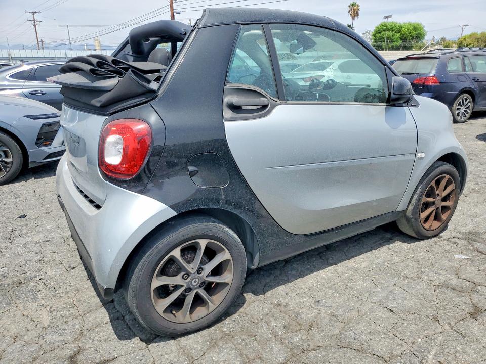 2017 Smart Fortwo VIN WMEFK5DA3HK143627 COPART salvage auction — MECHANICAL, Ca - Dis/Dlr/Exp Only Clean Title (P), sold $1,750 on 2026-09-03 (photo 3)