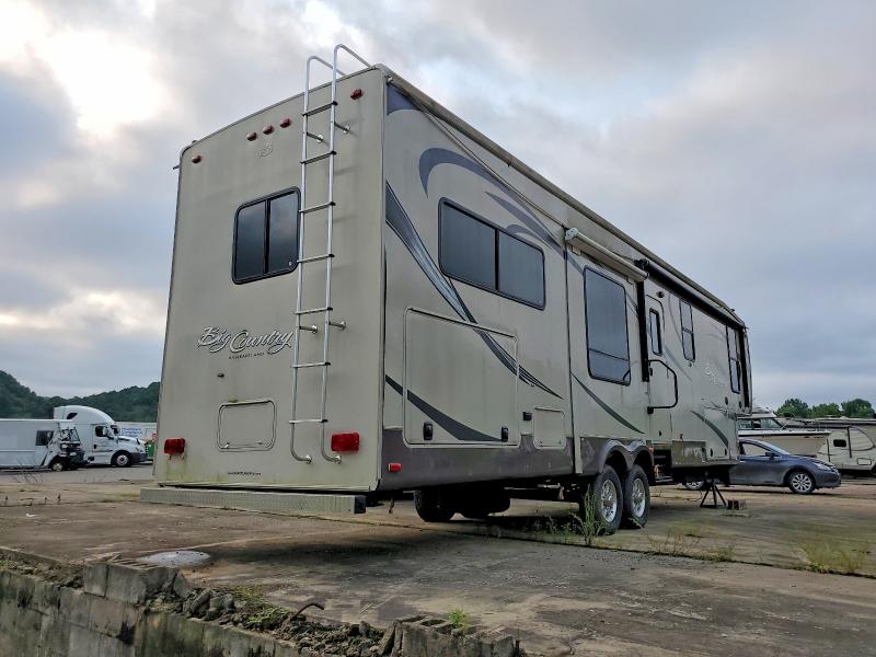 2013 Heartland rv Big countr VIN 5SFBG392XDE252242 COPART salvage auction — SIDE, CT, sold $5,400 on 2026-09-08 (photo 4)