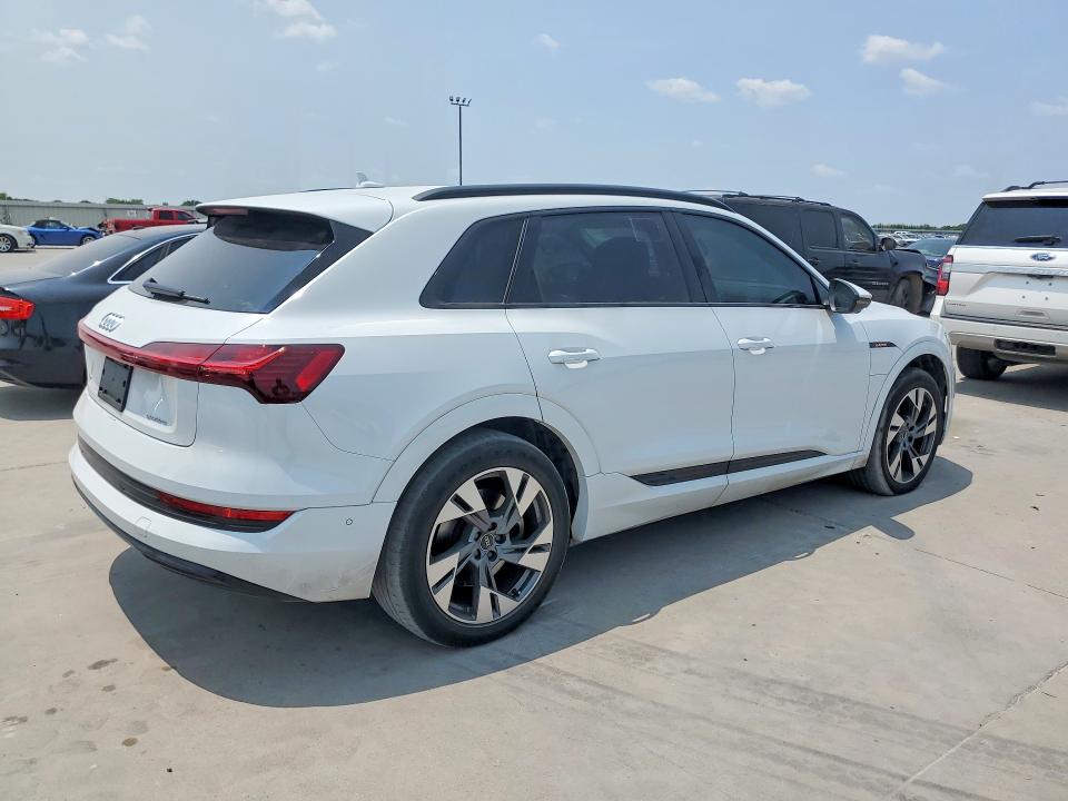 2022 Audi E-tron VIN WA1AAAGEXNB007777 COPART salvage auction — MINOR DENT/SCRATCHES, Tx - Cert Of Title-Manufacturer Buy, sold $19,100 on 2026-08-26 (photo 3)