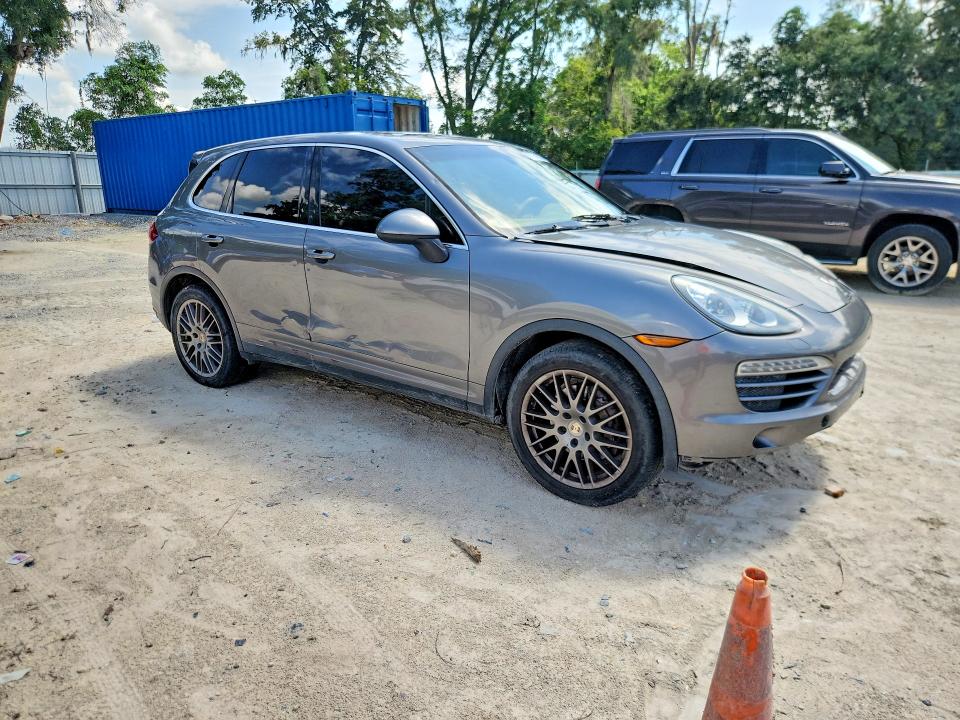 2013 Porsche Cayenne VIN WP1AA2A22DLA02932 COPART salvage auction — SIDE, Fl - Cert Of Title Slvg Rebuildable, sold $600 on 2026-08-18 (photo 4)