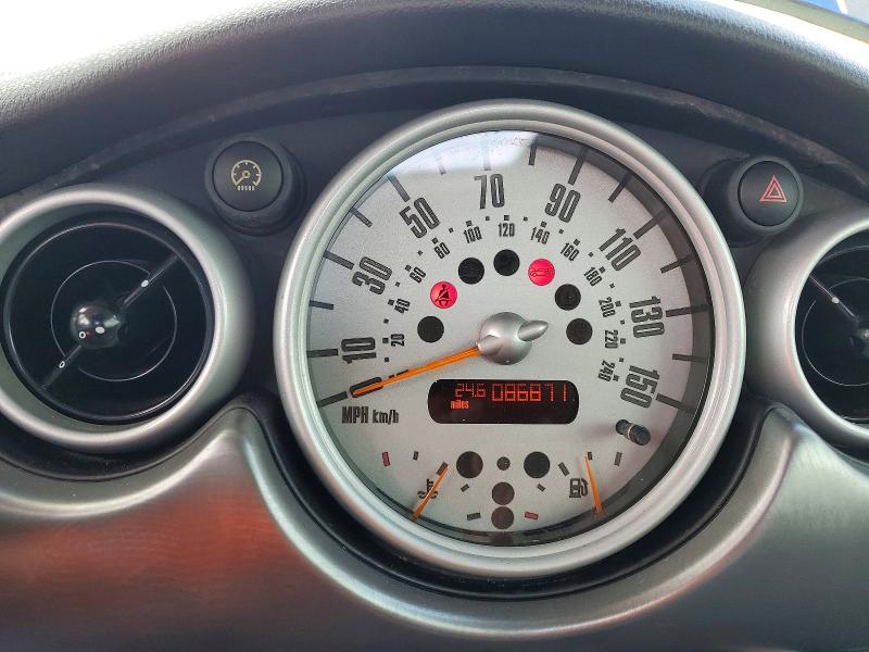 2003 Mini Cooper VIN WMWRE33493TD72528 COPART salvage auction — MINOR DENT/SCRATCHES, Fl - Cert Of Title Slvg Rebuildable, sold $275 on 2026-08-14 (photo 9)