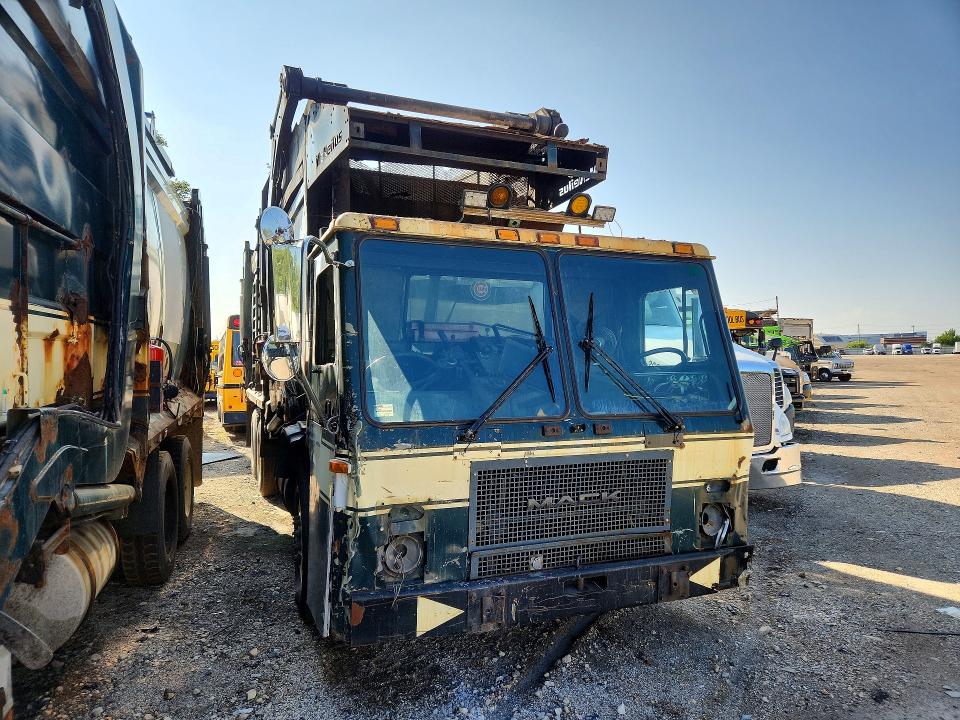 2007 Mack Le613 VIN 1M2AC08CX7M014450 COPART salvage auction — STRIPPED, FL - CERTIFICATE OF DESTRUCTION, sold $450 on 2026-09-17 (photo 4)