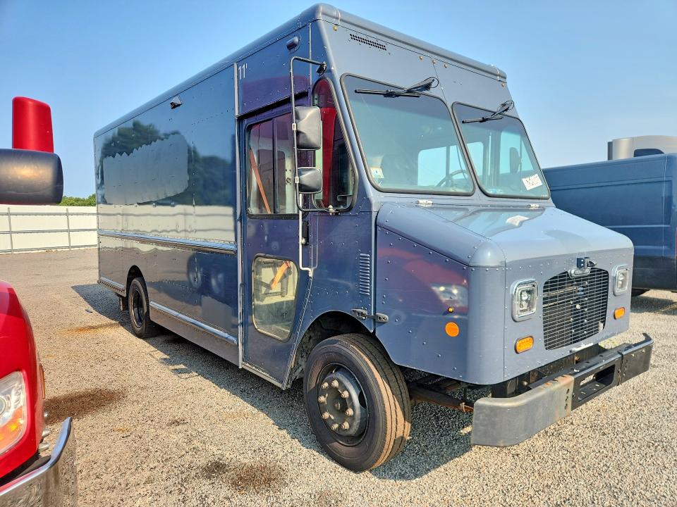 2021 Freightliner Mt45g VIN 4UZAC2GA3MCMM9727 COPART salvage auction — MINOR DENT/SCRATCHES, MA - CERTIFICATE OF TITLE, sold $15,600 on 2026-09-15 (photo 4)