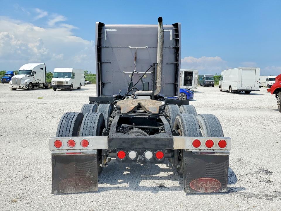 2014 Peterbilt 579 VIN 1XPBDP9X4ED234940 COPART salvage auction — MINOR DENT/SCRATCHES, FL - CERTIFICATE OF TITLE, sold $13,600 on 2026-09-01 (photo 6)
