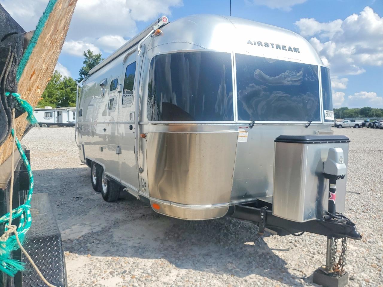 2018 Airstream Flying Cloud VIN 1STB9AG21JJ541518 — COPART salvage auction photo