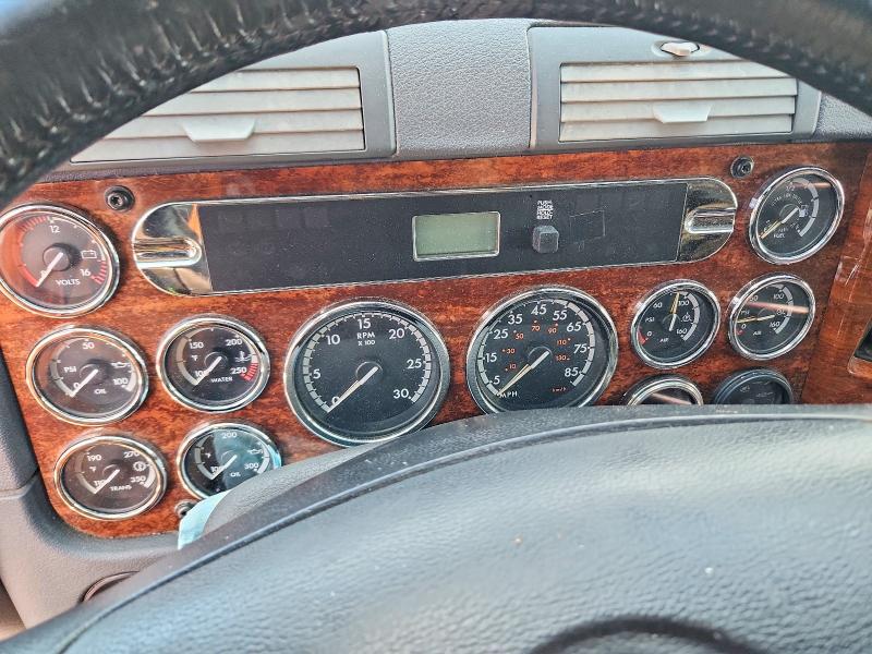 2018 Freightliner Cascadia 125 VIN 3ALXGF00XJDJS7591 COPART salvage auction — SIDE, MO - SALVAGE CERTIFICATE OF TITLE, sold $8,300 on 2026-10-08 (photo 9)