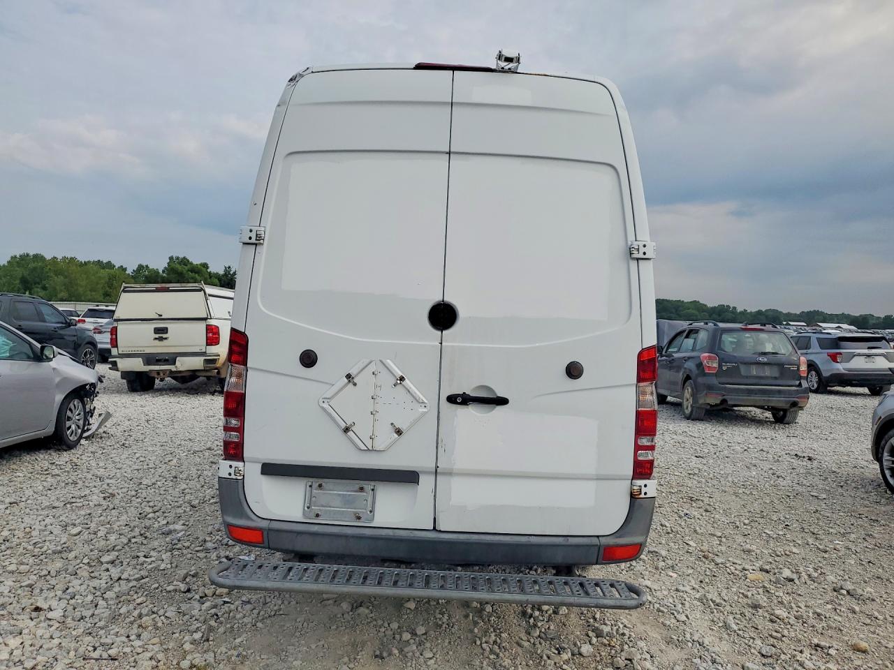 2014 Mercedes-Benz Sprinter VIN WD3PE8DE1E5820984 COPART salvage auction — Front End, Ct - Clean Title, sold $3,100 on 2026-09-24 (photo 6)