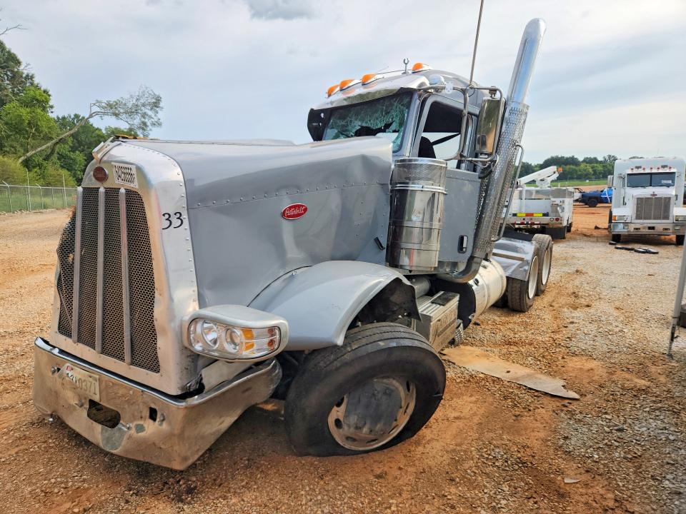 2023 Peterbilt - VIN 1XPXD40XXPD798306 — COPART salvage auction photo