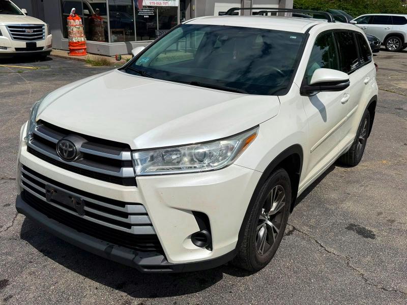 2017 Toyota Highlander VIN 5TDBZRFH9HS481326 — COPART salvage auction photo