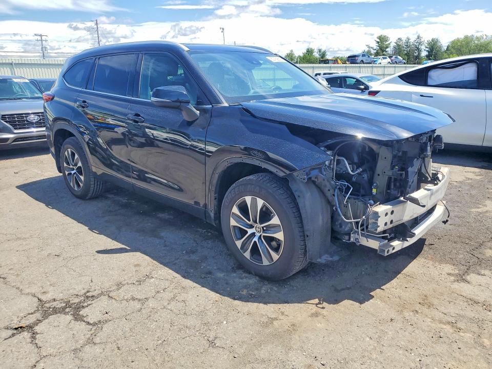 2022 Toyota Highlander VIN 5TDGZRBH9NS192437 COPART salvage auction — FRONT END, Salvage Title, sold $15,700 on 2026-08-21 (photo 4)