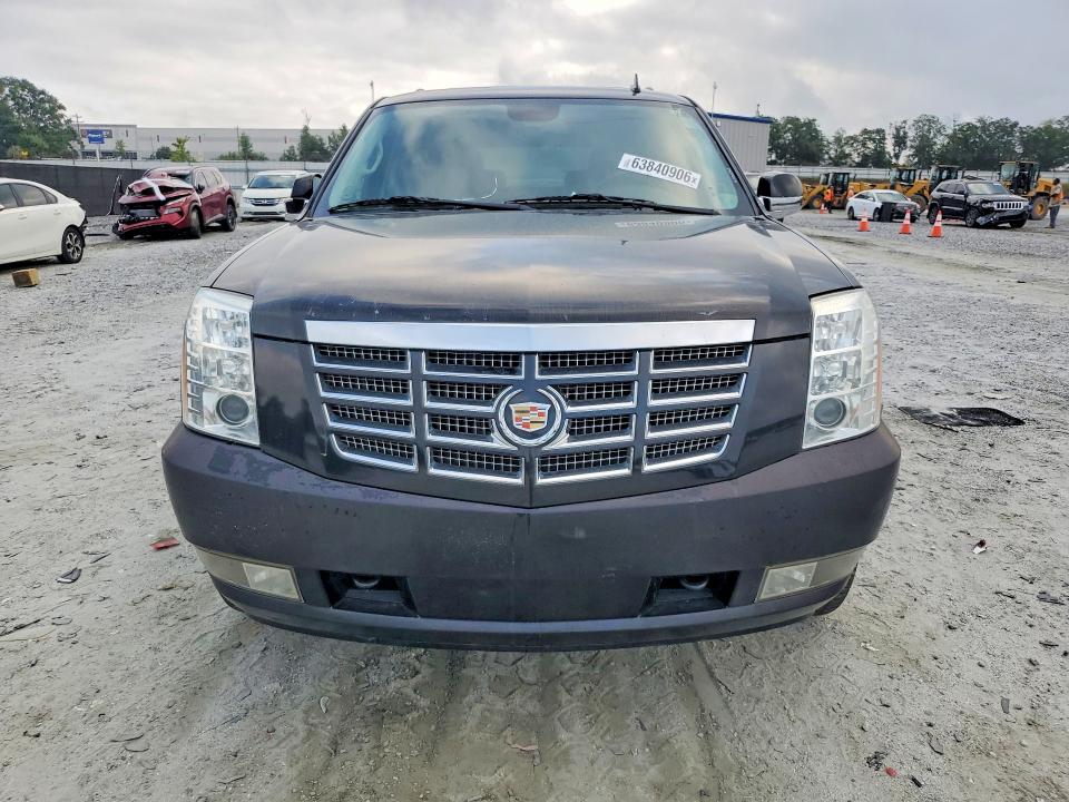 2013 Cadillac Escalade VIN 1GYS3BEF3DR139690 COPART salvage auction — MINOR DENT/SCRATCHES, Sc - Certificate Of Title, sold $900 on 2026-08-19 (photo 5)