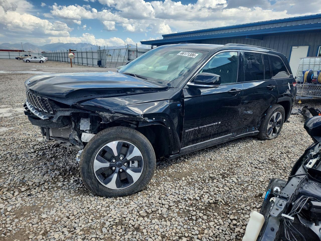 2025 Jeep Grand Cherokee VIN 1C4RJYB6XS8692423 — COPART salvage auction photo