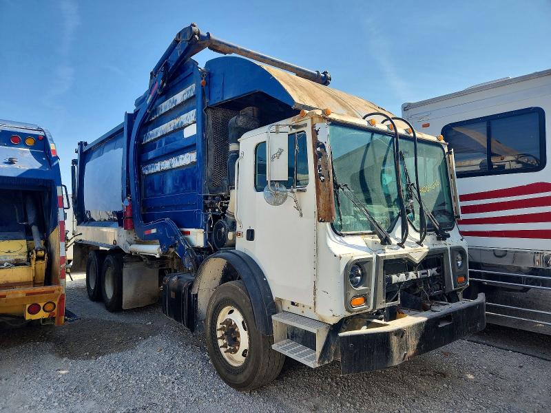 2016 Mack Mru613 VIN 1M2AV04C3GM016119 COPART salvage auction — MECHANICAL, FL - CERTIFICATE OF DESTRUCTION, sold $225 on 2026-08-27 (photo 2)