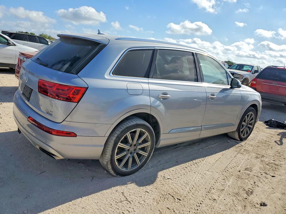 2017 Audi Q7 VIN WA1LAAF79HD024820 COPART salvage auction — MECHANICAL, Tx - Certificate Of Title, sold $6,100 on 2026-10-08 (photo 3)