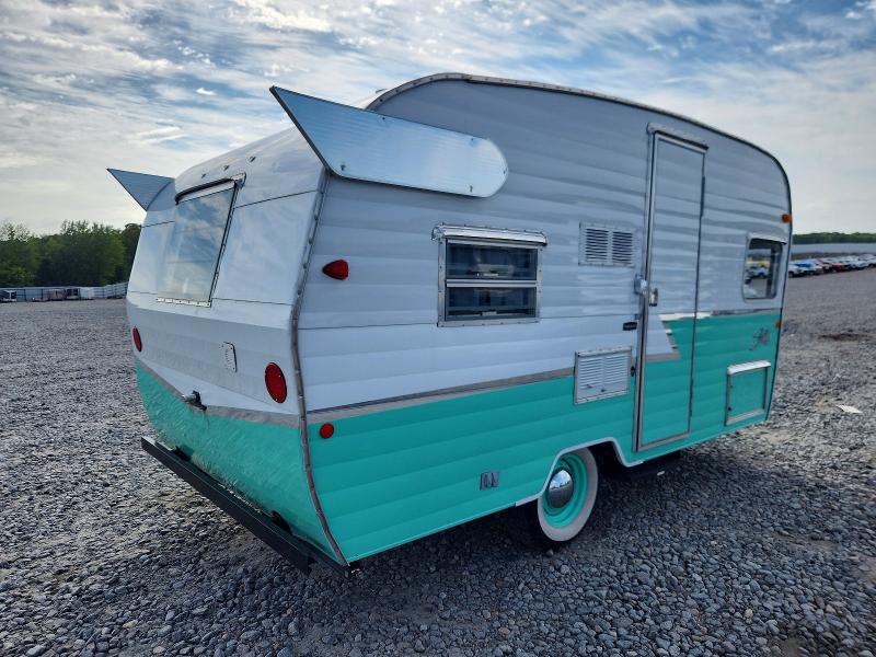 2015 Foresriver VIN 5ZT2SAEC7FE610810 COPART salvage auction — ROOF, MN - CERT OF TITLE-SALVAGE, sold $1,650 on 2026-09-10 (photo 4)