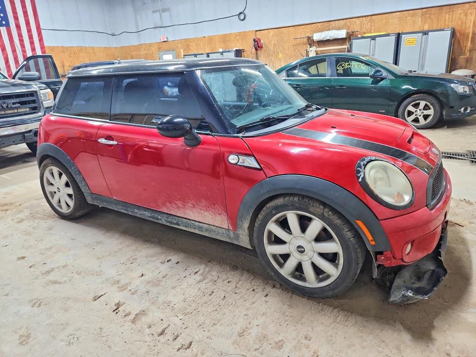 2009 Mini Cooper VIN WMWMF73539TV39740 COPART salvage auction — SIDE, Mi - Dealer Only Clean Title, sold $90 on 2026-08-12 (photo 4)