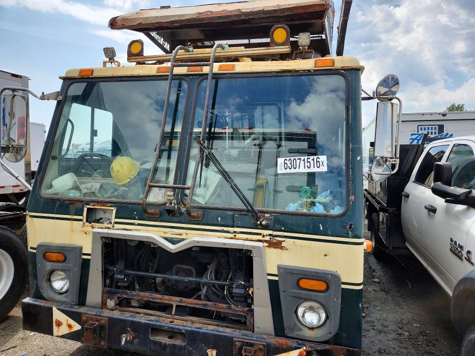 2008 Mack 600 rd600 VIN 1M2AU02C88M001560 COPART salvage auction — SIDE, FL - CERTIFICATE OF DESTRUCTION, sold $450 on 2026-09-17 (photo 5)