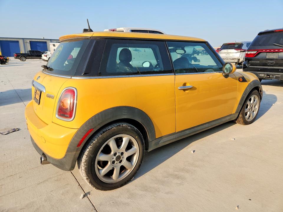 2009 Mini Cooper VIN WMWMF33509TU70997 COPART salvage auction — NORMAL WEAR, Tx - Certificate Of Title, sold $475 on 2026-08-11 (photo 3)