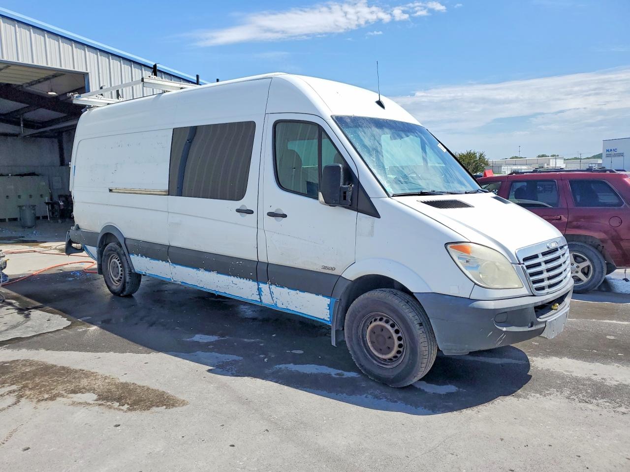2012 Freightliner Sprinter 2500 VIN WDRPE8CC7C5624891 COPART salvage auction — Rear End, St - Salvage Title, sold $1,400 on 2026-09-23 (photo 4)