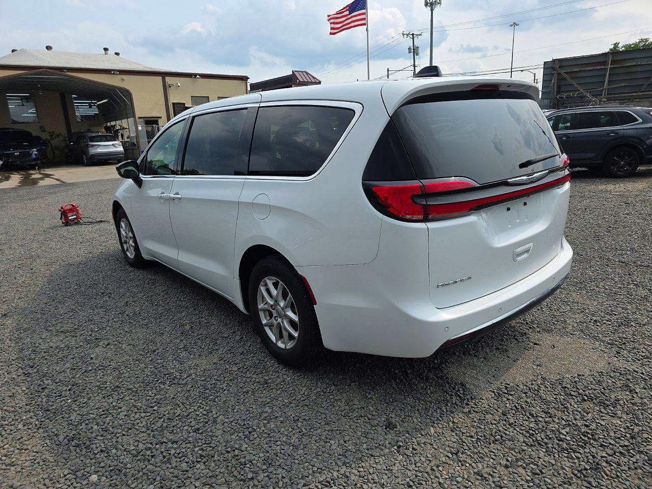 2025 Chrysler Pacifica VIN 2C4RC1BG8SR512113 COPART salvage auction — Water/Flood, NJ - CERT OF TITLE-SALVAGE FLOOD, sold $14,300 on 2026-09-09 (photo 2)