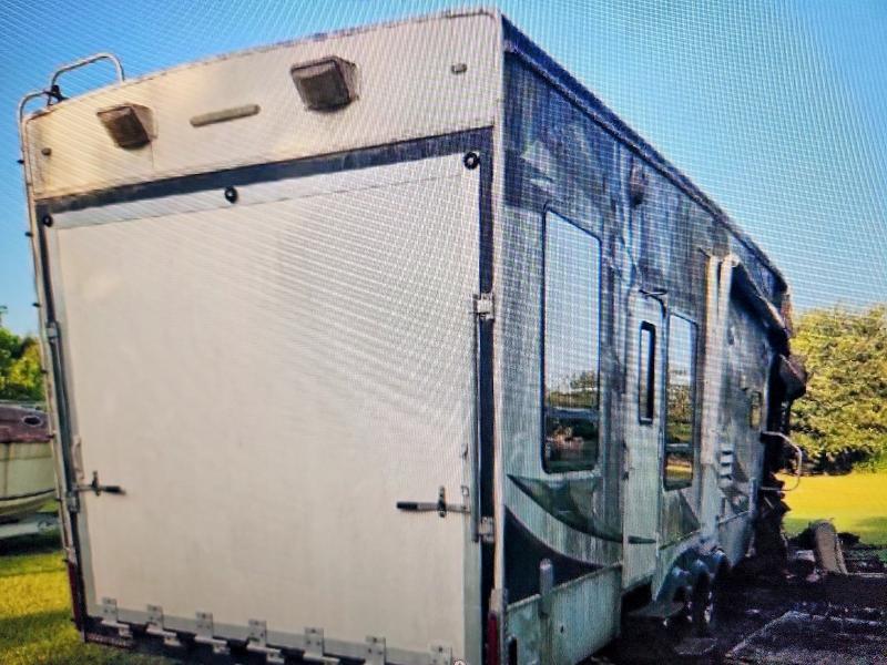 2010 Keystone Raptor VIN 4YDF3803XAR800762 COPART salvage auction — BURN, TX - SALVAGE VEHICLE TITLE, sold $25 on 2026-10-01 (photo 5)