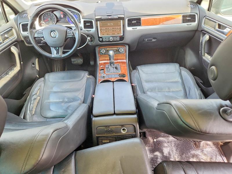 2013 Volkswagen Touareg VIN WVGEF9BP0DD004871 COPART salvage auction — NORMAL WEAR, Salvage Title, sold $900 on 2026-10-01 (photo 8)