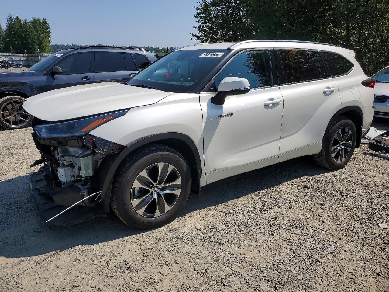 2021 Toyota Highlander Hybrid VIN 5TDGBRCH6MS047180 — COPART salvage auction photo