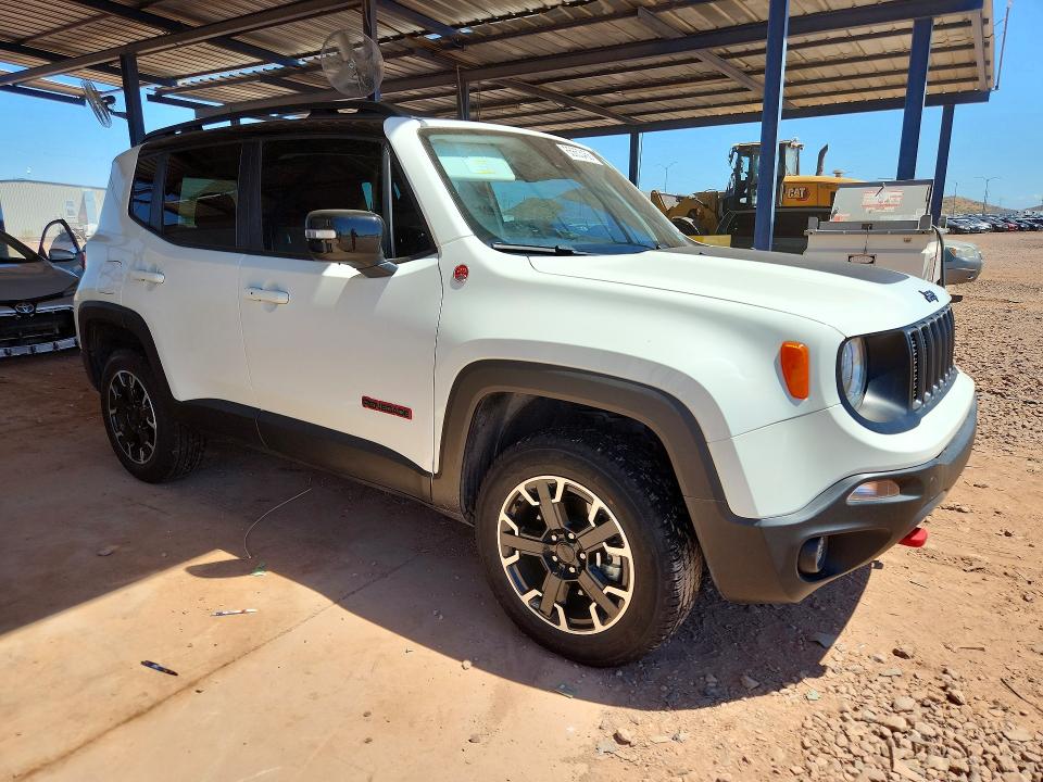 2023 Jeep Renegade VIN ZACNJDC17PPP44520 COPART salvage auction — REAR END, Salvage Title, sold $9,000 on 2026-09-29 (photo 4)