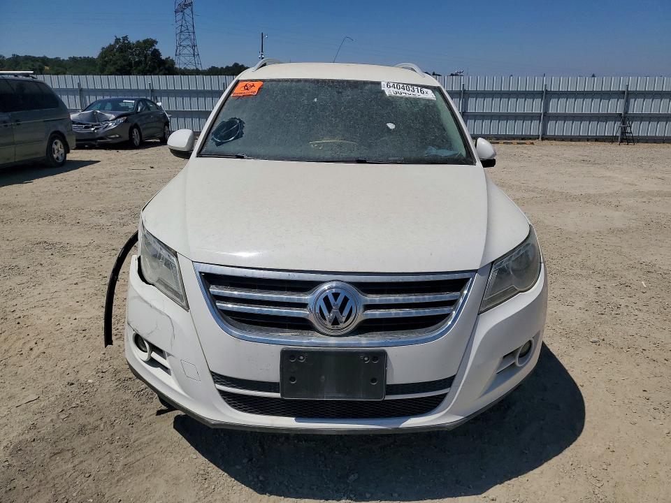2011 Volkswagen Tiguan VIN WVGAV7AX0BW503520 COPART salvage auction — FRONT END, CA - DIS/DLR/EXP ONLY LIEN PAPERS, sold $100 on 2026-08-07 (photo 5)