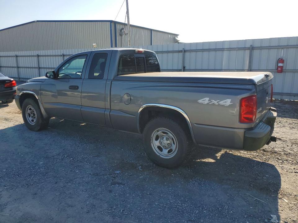 2005 Dodge Dakota VIN 1D7HW22K65S230655 COPART salvage auction — MINOR DENT/SCRATCHES, NC - DEALER ONLY CLEAN TITLE, sold $1,200 on 2026-09-15 (photo 2)