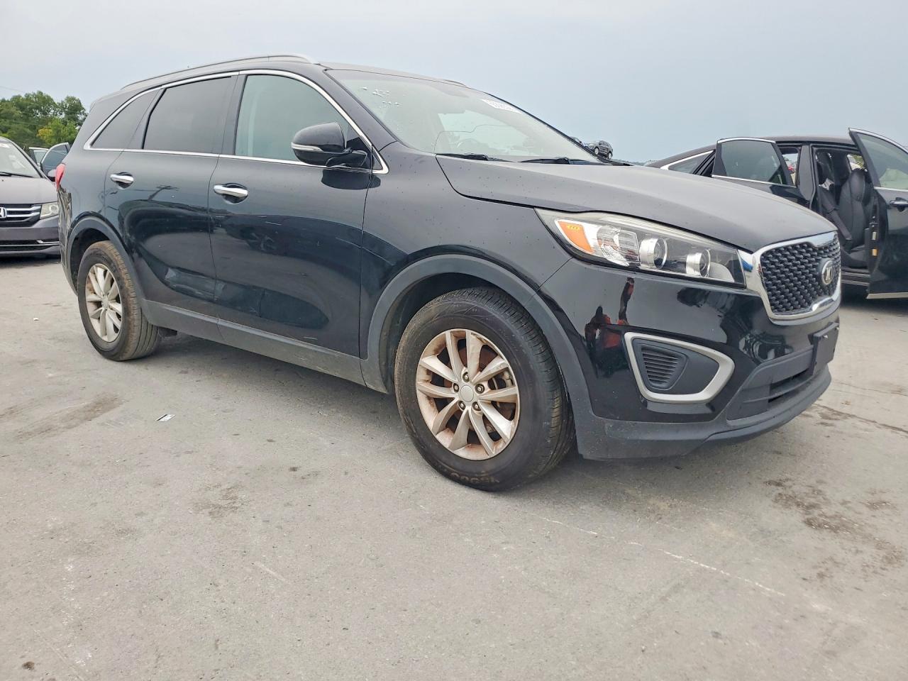 2017 Kia Sorento VIN 5XYPG4A52HG213274 COPART salvage auction — Mechanical, Ct - Clean Title, sold $1,950 on 2026-09-21 (photo 4)