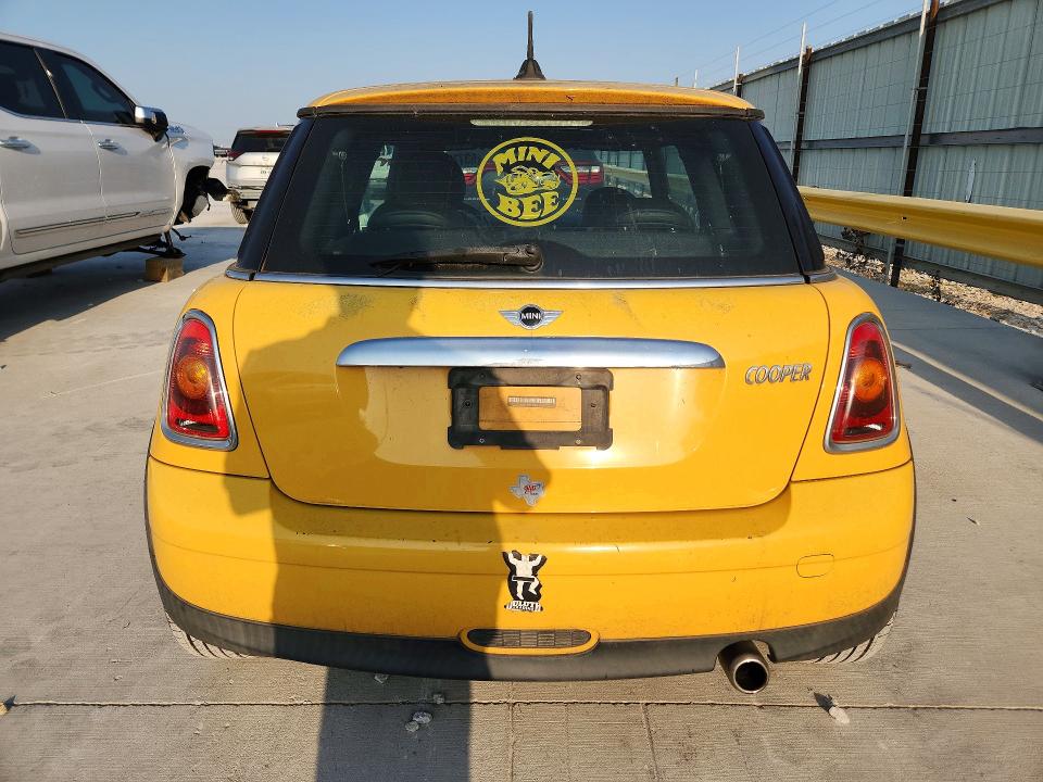 2009 Mini Cooper VIN WMWMF33509TU70997 COPART salvage auction — NORMAL WEAR, Tx - Certificate Of Title, sold $475 on 2026-08-11 (photo 7)