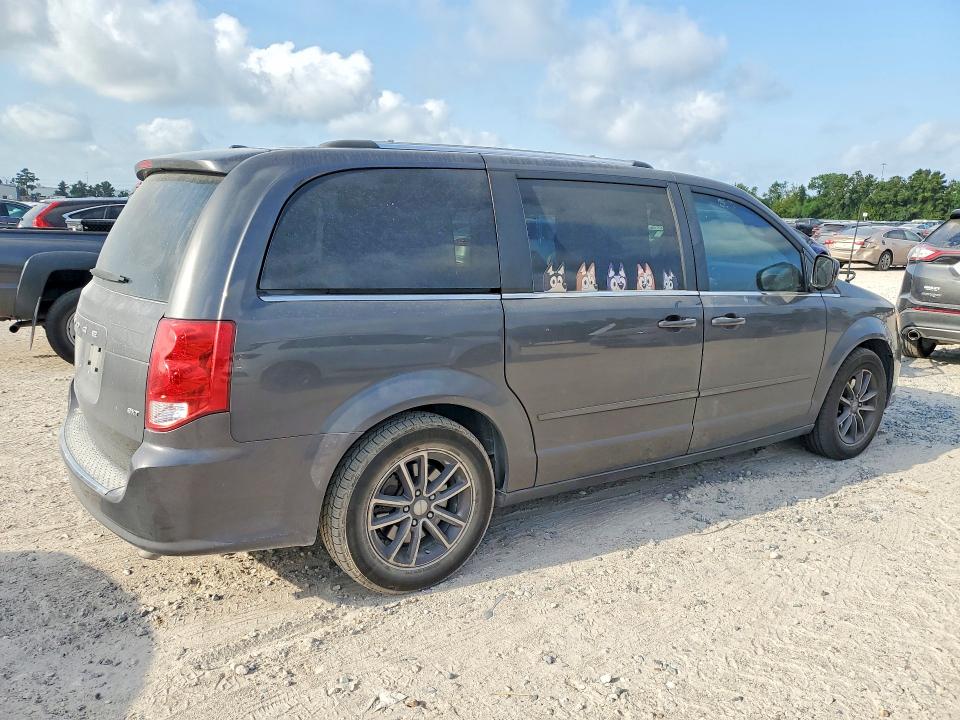 2017 Dodge Caravan VIN 2C4RDGCG7HR662267 COPART salvage auction — NORMAL WEAR, Mt - Certificate Of Title, sold $1,400 on 2026-09-06 (photo 3)