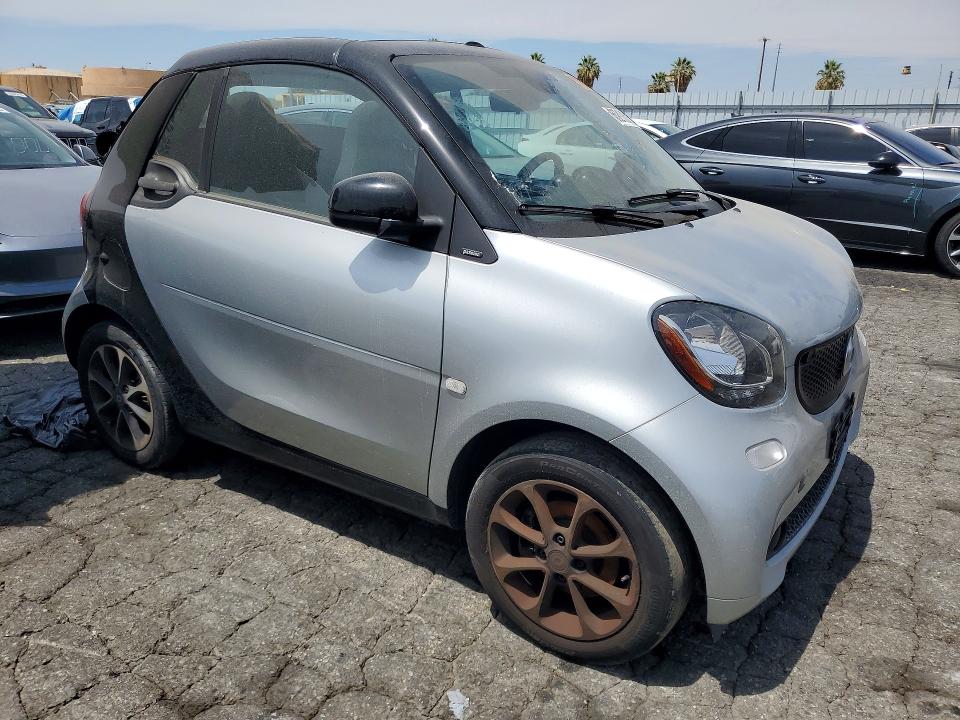 2017 Smart Fortwo VIN WMEFK5DA3HK143627 COPART salvage auction — MECHANICAL, Ca - Dis/Dlr/Exp Only Clean Title (P), sold $1,750 on 2026-09-03 (photo 4)