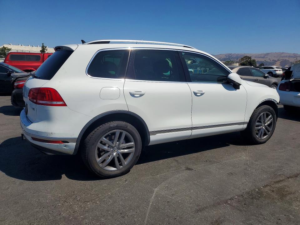 2015 Volkswagen Touareg VIN WVGEF9BP8FD006290 COPART salvage auction — FRONT END, Ca - Salvage Certificate, sold $675 on 2026-08-11 (photo 3)