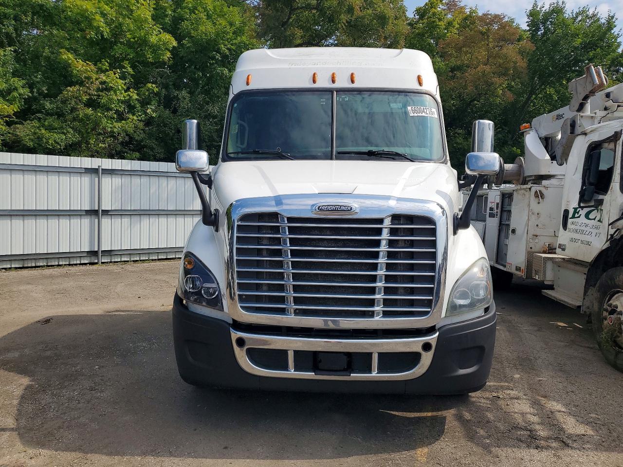 2016 Freightliner Cascadia VIN 3AKJGHDV6GSHC2694 COPART salvage auction — Normal Wear, OH - CERTIFICATE OF TITLE, sold $5,400 on 2026-09-11 (photo 5)