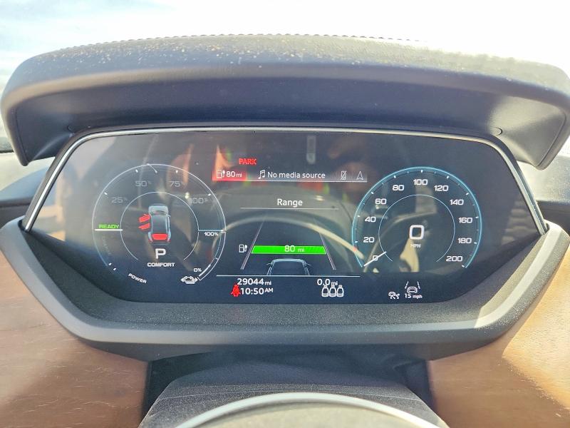 2022 Audi E-tron gt VIN WAUDJBFW4N7003873 COPART salvage auction — MINOR DENT/SCRATCHES, CA - SALVAGE CERTIFICATE, sold $27,750 on 2026-09-24 (photo 9)