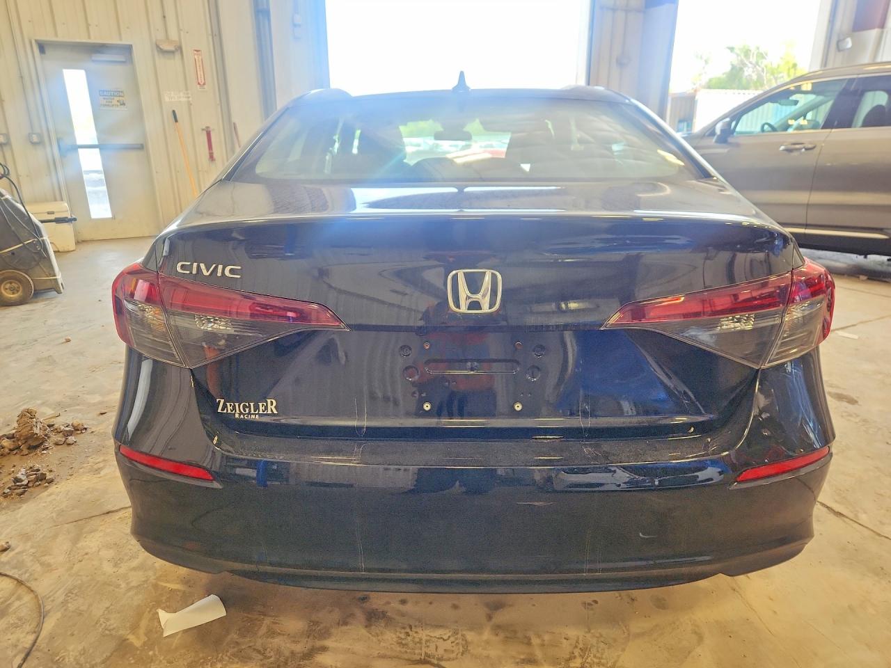 2026 Honda Civic VIN 2HGFE2F25TH537139 COPART salvage auction — Front End, Ic - Salvage Title, sold $7,400 on 2026-09-21 (photo 6)