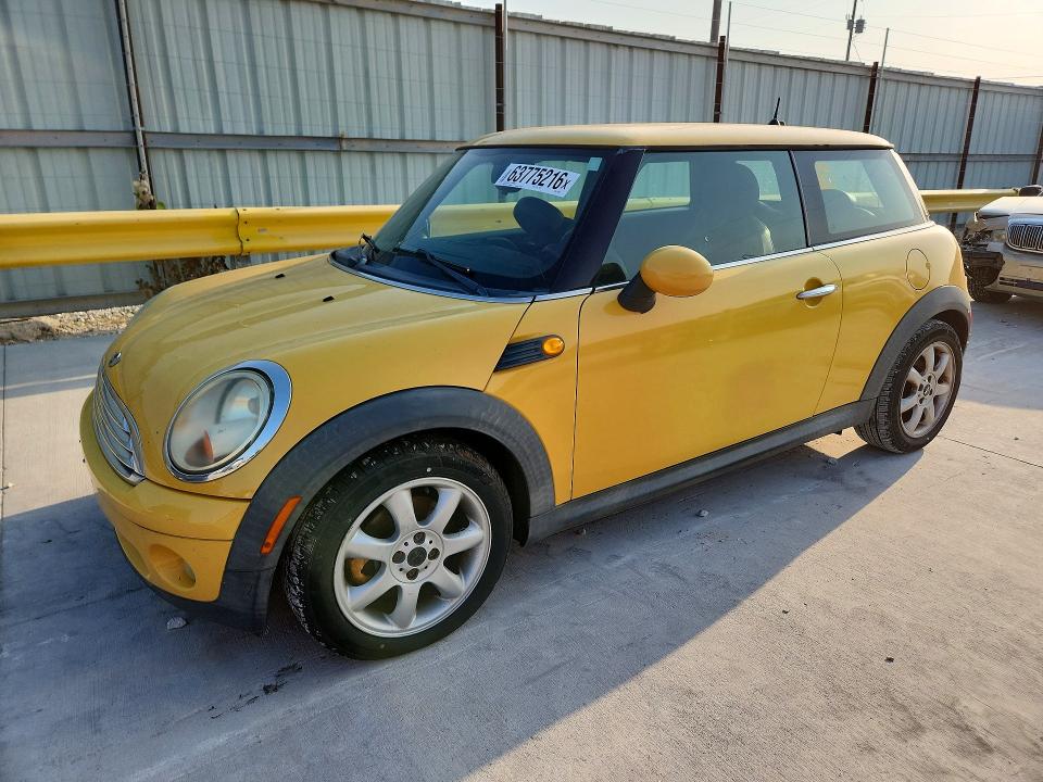 2009 Mini Cooper VIN WMWMF33509TU70997 COPART salvage auction — NORMAL WEAR, Tx - Certificate Of Title, sold $475 on 2026-08-11 (photo 1)
