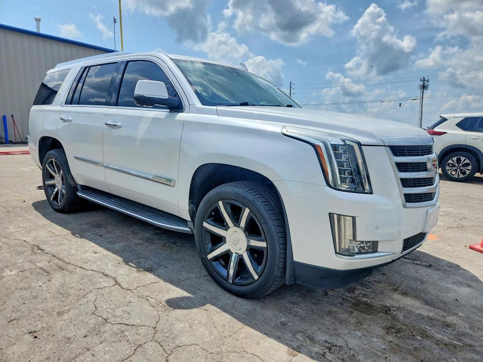 2016 Cadillac Escalade VIN 1GYS4BKJ9GR383807 COPART salvage auction — MINOR DENT/SCRATCHES, TX - CERTIFICATE OF TITLE, sold $11,000 on 2026-08-19 (photo 4)