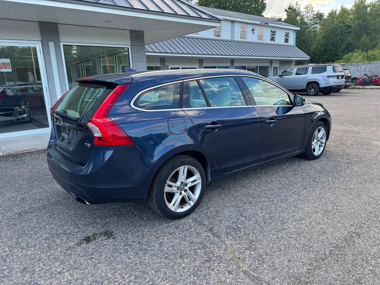 2015 Volvo V60 VIN YV140MEK6F1254733 COPART salvage auction — Minor Dent/Scratches, RI - CERTIFICATE OF TITLE (P), sold $1,500 on 2026-09-09 (photo 4)