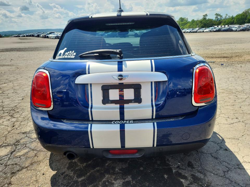 2015 Mini Cooper VIN WMWXS5C57FT832260 COPART salvage auction — NORMAL WEAR, Pa - Cert Of Title, sold $1,700 on 2026-08-14 (photo 6)