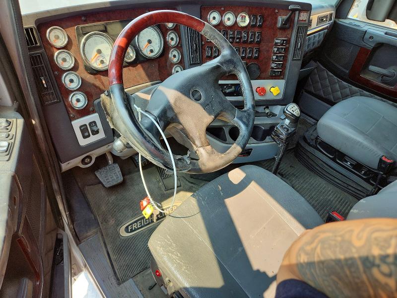 2020 Freightliner Unknown VIN 3AKJGNDR4LDLT0556 COPART salvage auction — MINOR DENT/SCRATCHES, CT, sold $15,700 on 2026-08-27 (photo 8)