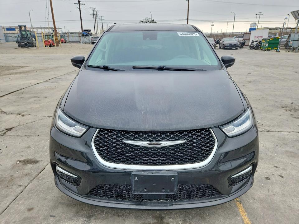 2023 Chrysler Pacifica VIN 2C4RC1L75PR626219 COPART salvage auction — MINOR DENT/SCRATCHES, Ca - Salvage Certificate, sold $11,400 on 2026-08-17 (photo 5)